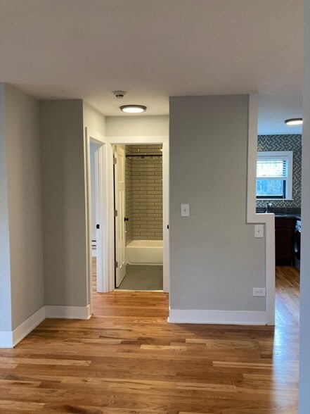 Building Photo - 696 Elm Pl