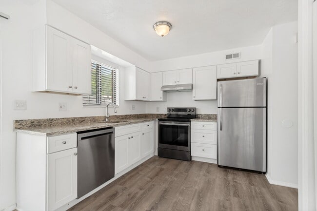Building Photo - Fresh townhome in Sugarhouse