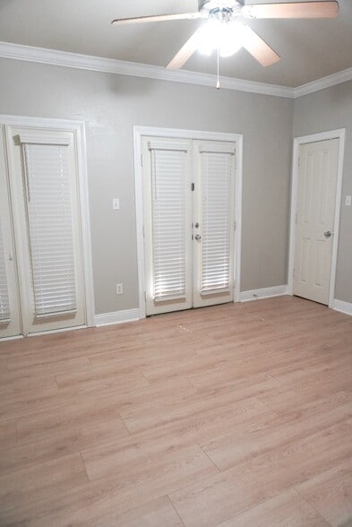 Building Photo - 5395 Arlington Ct