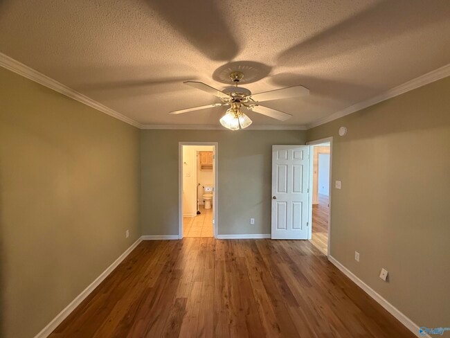 Building Photo - 313 Woodridge Dr SW