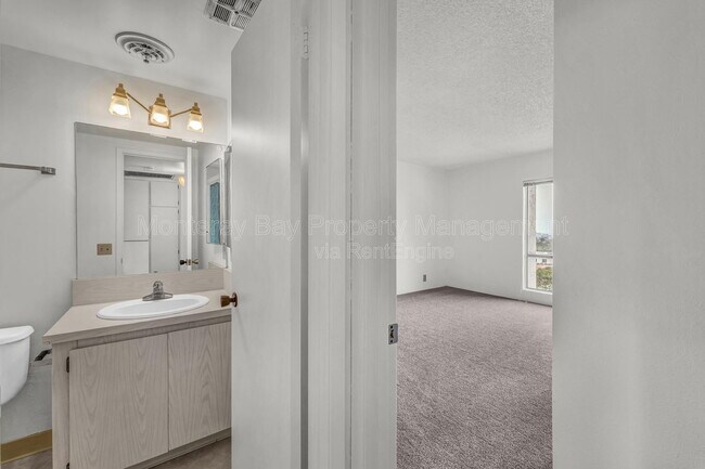 Building Photo - 500 Glenwood Cir