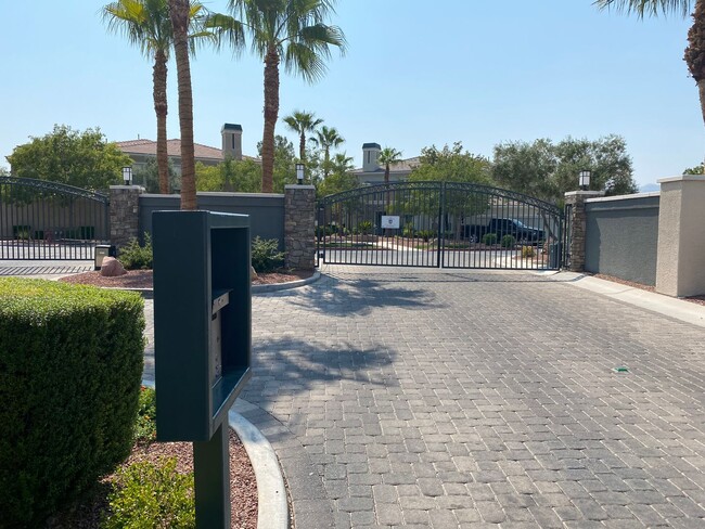 Building Photo - Summerlin!!! Gated!! Downstairs unit!! Tan...