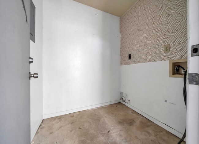 Building Photo - 2bd/2bth Fort Walton Beach Townhome