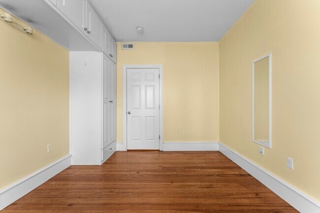 Building Photo - 573 Washington St