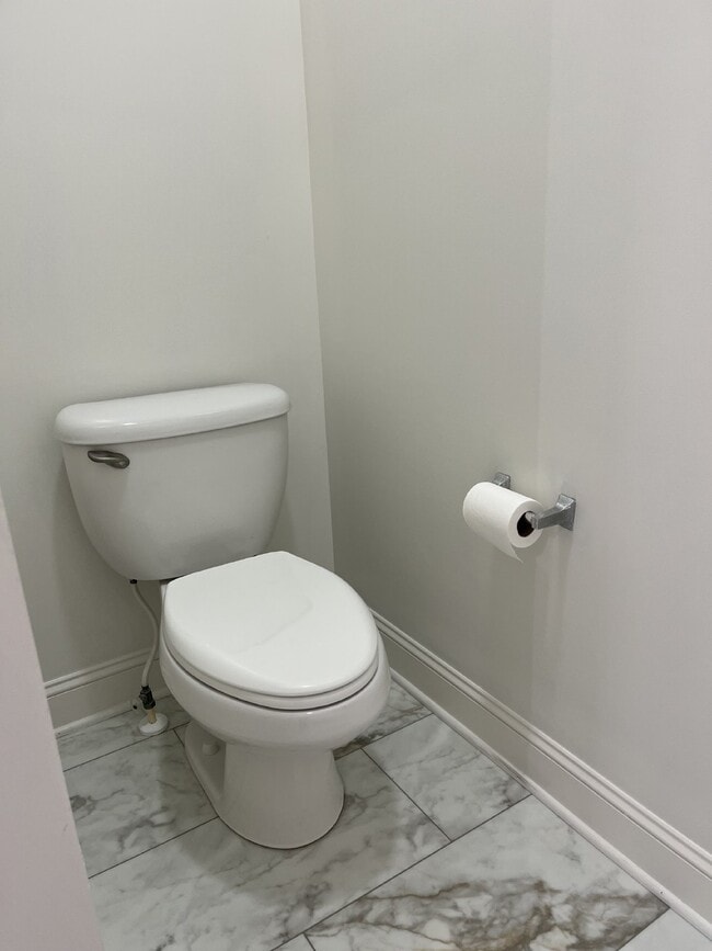 Building Photo - "Charming 4-Bed Gem with Guest Suite & Mod...