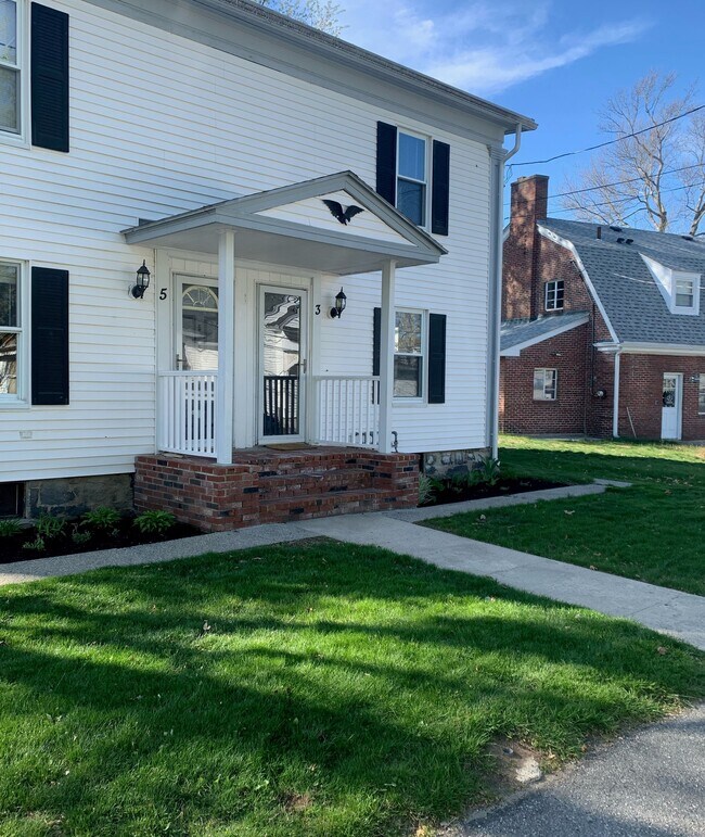 Building Photo - 5 Cross St