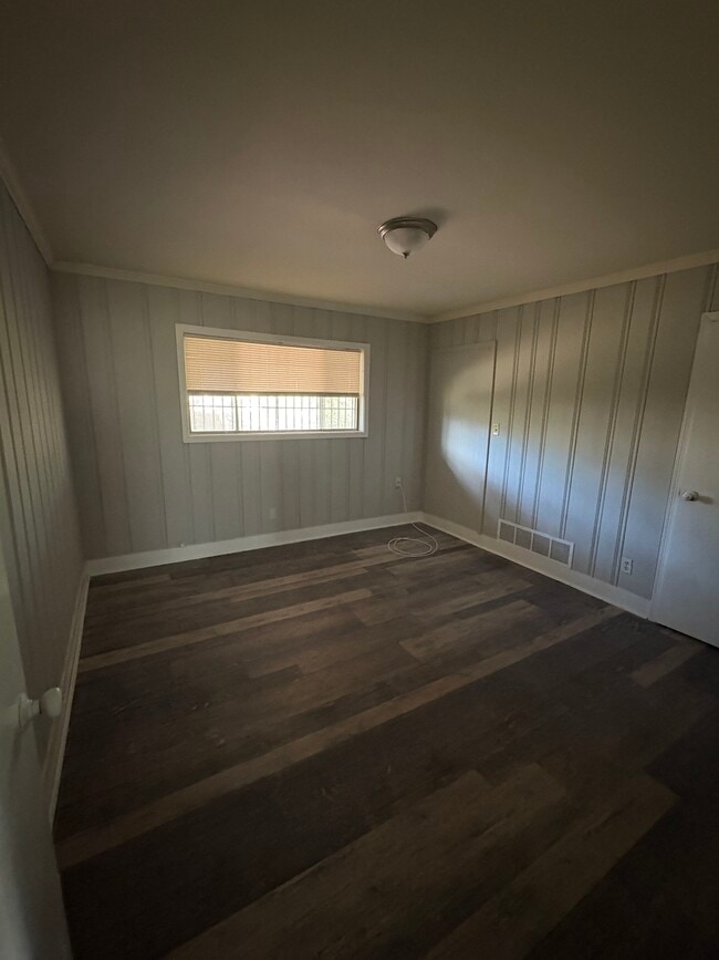 Building Photo - 3648 Thomas Ave