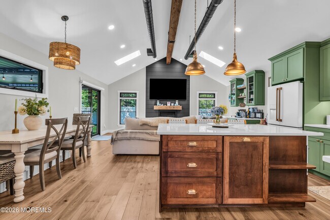 Building Photo - 2411 Fairview Dr