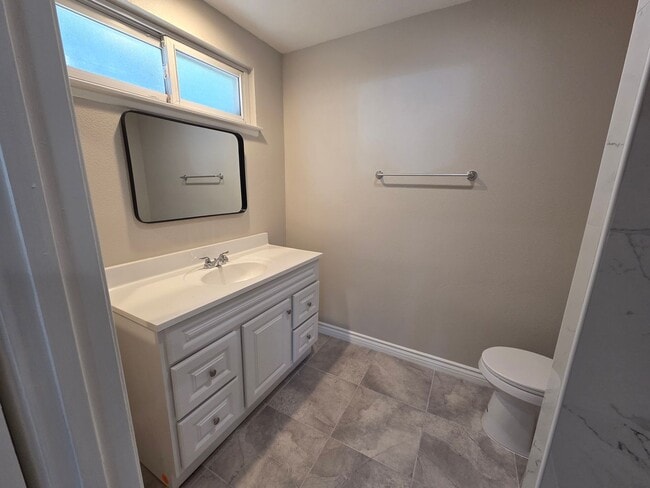 Building Photo - 3+2 Single Family Home in Thousand Oaks - ...
