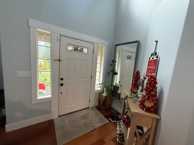 Building Photo - Silverdale 2 Story Home 4bed 2.5 bath