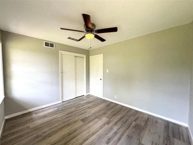 Building Photo - 7905 Turquoise Ln