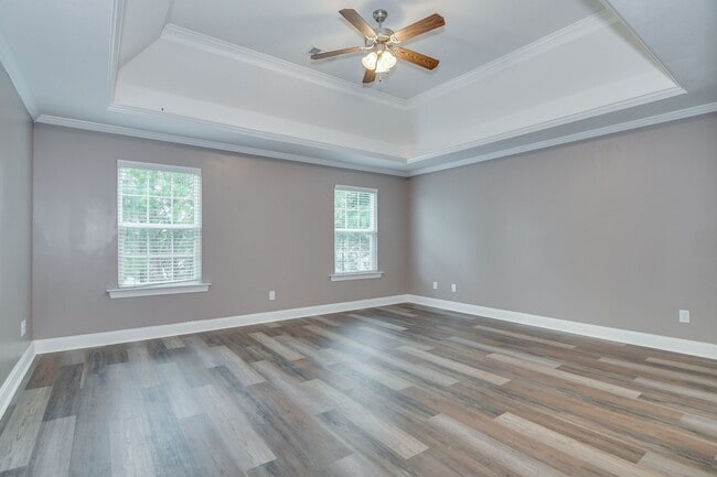 Building Photo - Updated 4 Bedroom 2.5 Bath