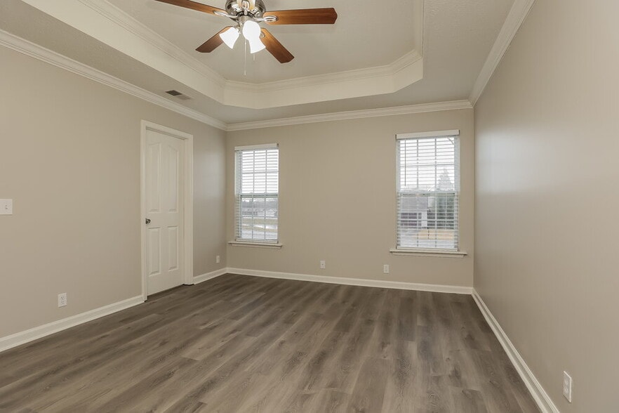Building Photo - 405 Evelyn Dr