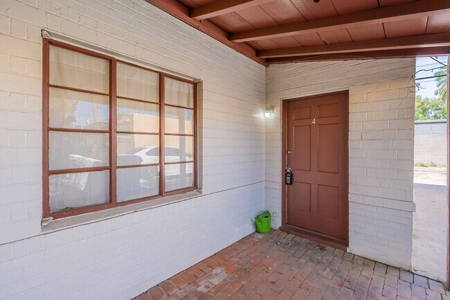Building Photo - 928 W McDowell Rd
