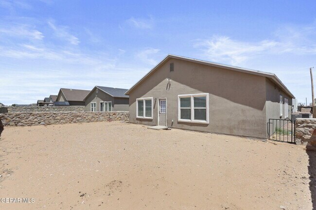 Building Photo - 14916 Tierra Coruna Ave