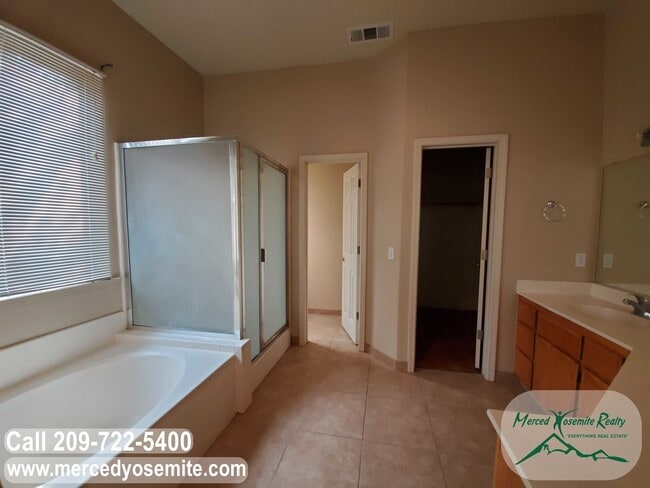 Building Photo - Hunters Village Phase 2. Do not disturb tenants.