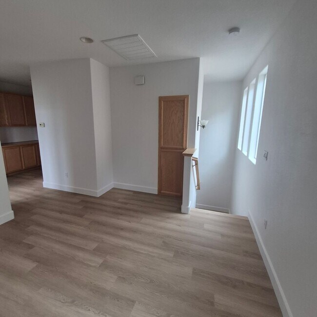 Building Photo - Natomas Home available for Speedy Move in.