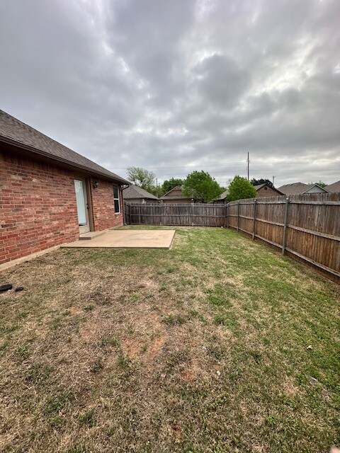 Building Photo - 2316 Golden Ln