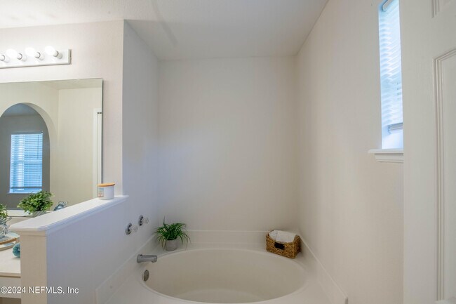 Building Photo - 3158 Ash Harbor Dr E