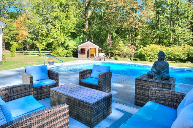 Building Photo - 19 Woodchuck Ct