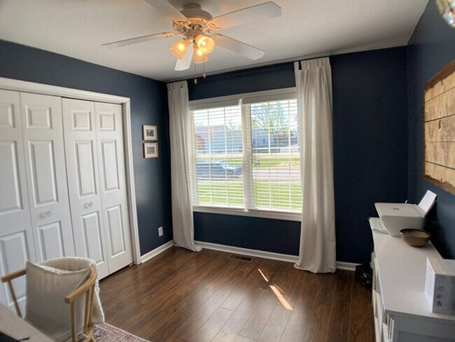 Building Photo - $1800 3 Bedrooms 2.5 Bath Brick Home with a bonus room!