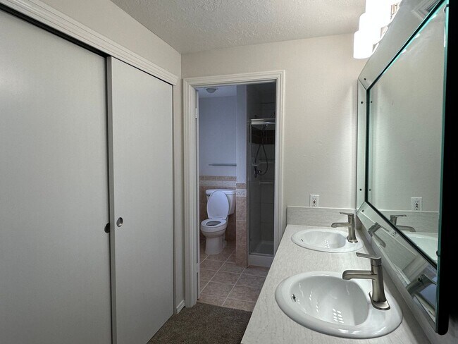 Building Photo - Beautiful 4BD Home | Fireplace, Fenced Backyard, Deck, Garage & A/C