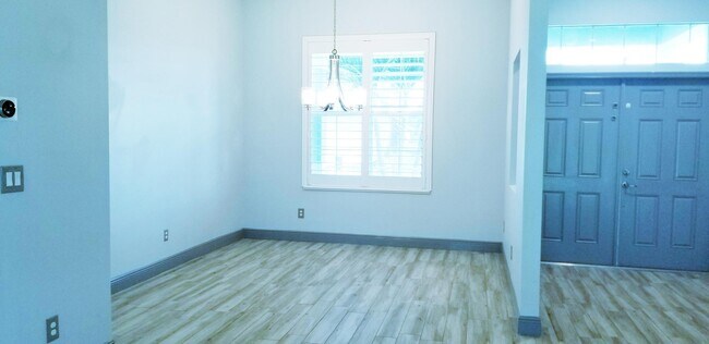 Building Photo - 5323 NW S Lanett Cir