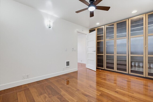 Building Photo - 1470 Rosecrans St