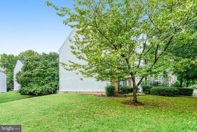 Building Photo - 7729 Inversham Dr