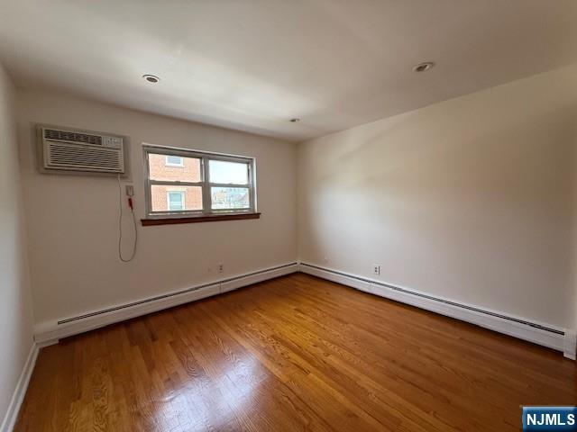 Building Photo - 405 8th St
