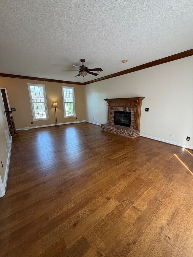 Building Photo - Prime Location in Half Mile Lake, Greenville, SC