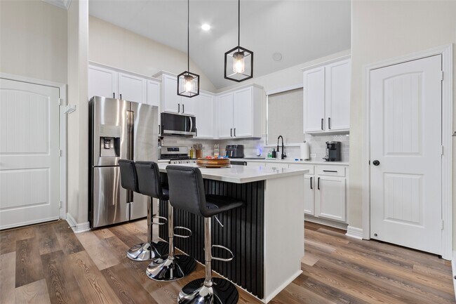 Building Photo - 711 Audra Ln