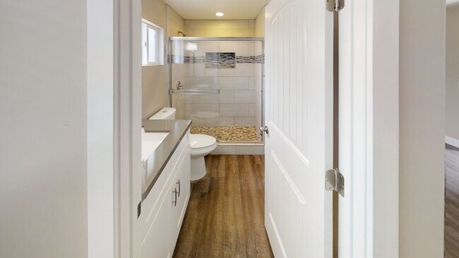 Building Photo - Large House, Great for Big Group! Close to...