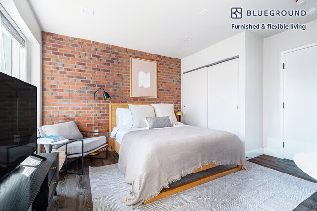 Building Photo - 104 Pine St