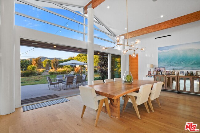 Building Photo - 30479 Morning View Dr