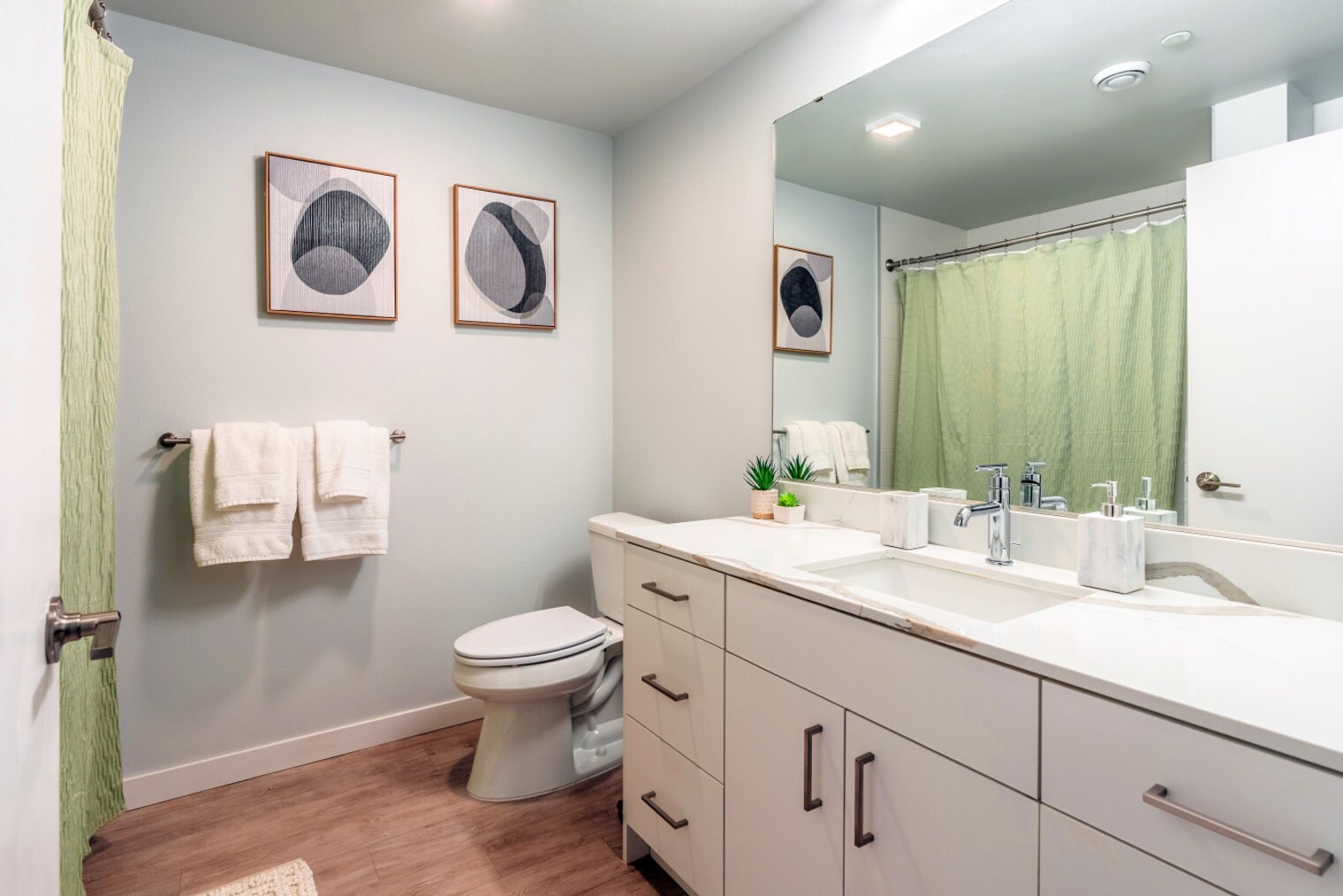 Building Photo - 320 Queen Anne Ave N