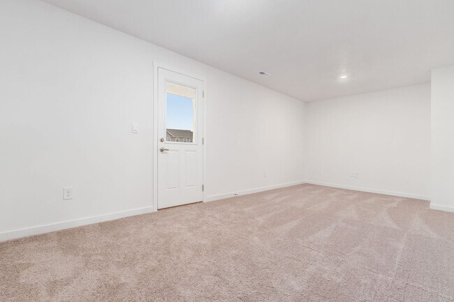 Building Photo - 120 Red Willow Dr