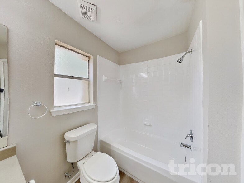 Building Photo - 3115 Kelling St