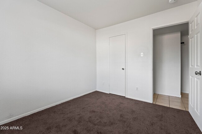 Building Photo - 5212 N 67th Dr