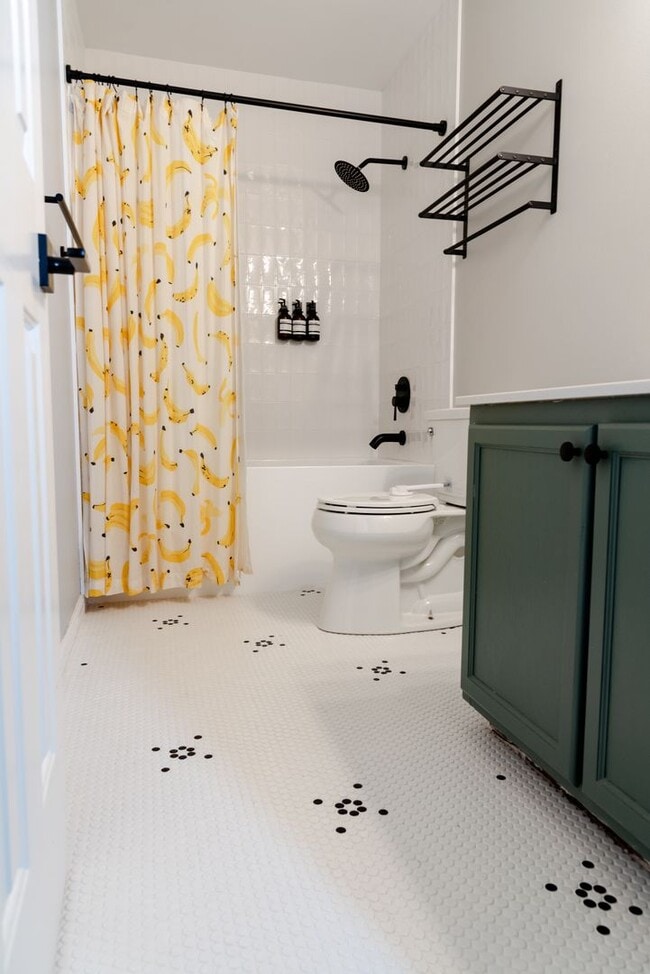 Building Photo - WHITNEY PINES - 3 Bedroom Home located in ...