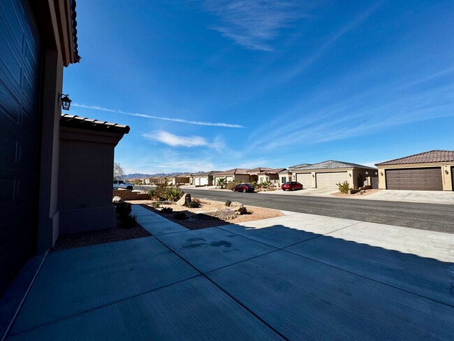 Building Photo - Very Clean Newer Mohave Valley Home