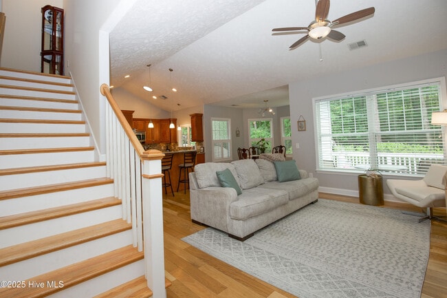 Building Photo - 5 Kemper Woods Ct