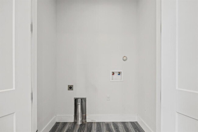 Building Photo - 813 Chihuahua St