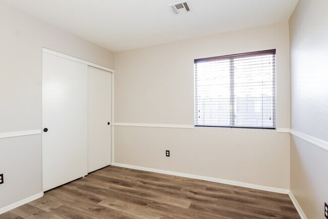 Building Photo - 2317 E Flintlock Pl