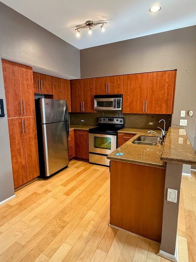 Building Photo - 120 Island Ave