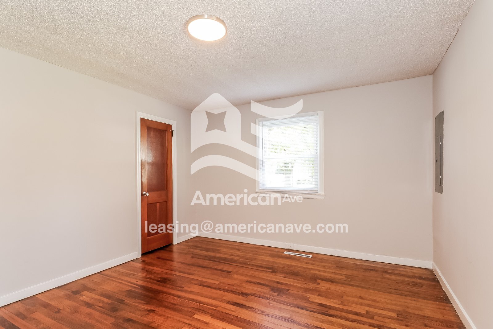 Building Photo - 305 River Dr