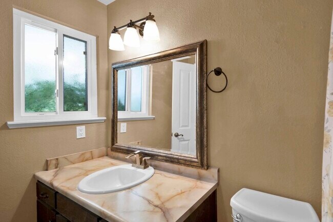 Shared Bathroom - 2430 Lake Redding Dr