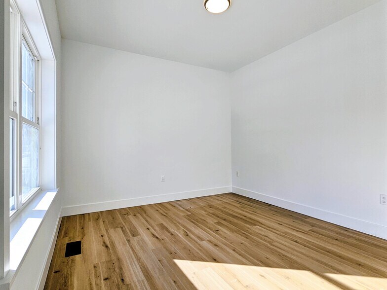 Building Photo - 398 Hensley St