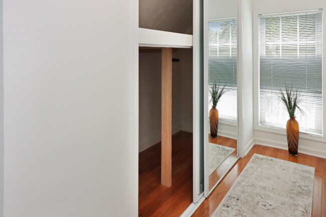 Building Photo - 888 Saddlebred Way