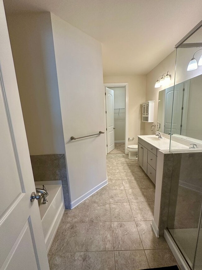 Building Photo - Spacious 3BR Townhouse in Berewick
